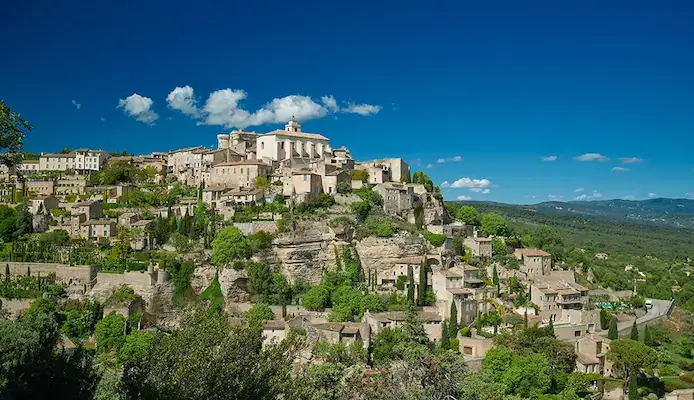 Das hochgelegene Dorf Gordes im Luberon