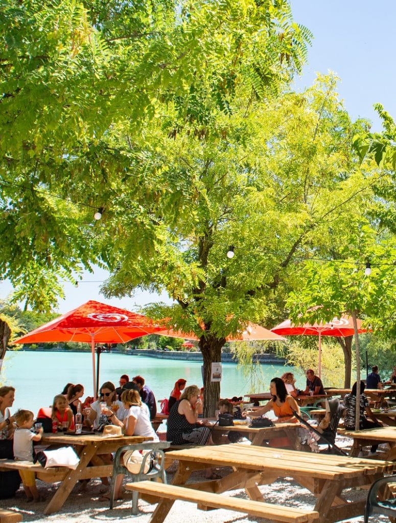 Le restaurant du Camping Vaucluse Etang de la Bonde