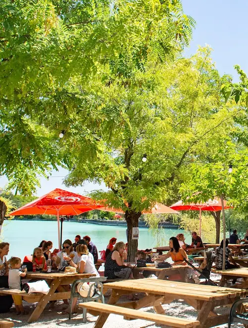 The restaurant at Camping Vaucluse Etang de la Bonde