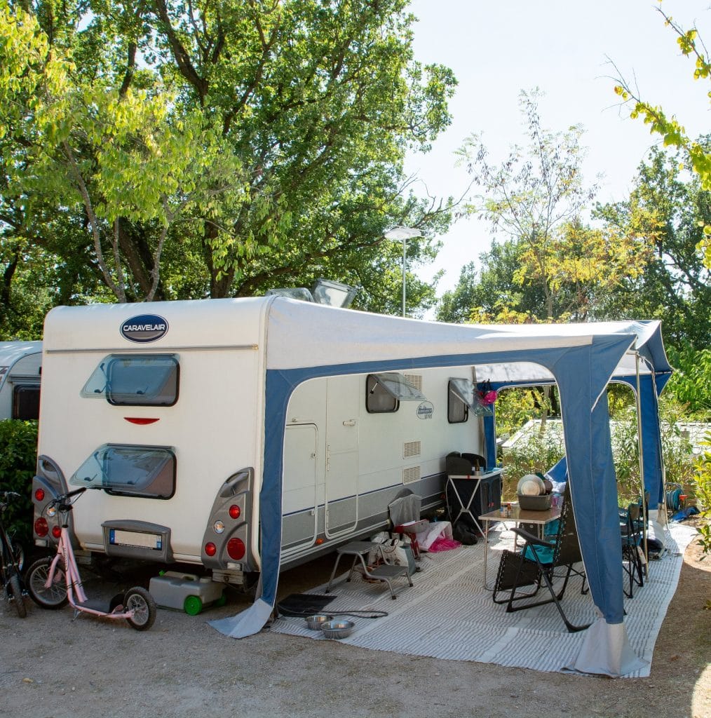 Emplacement de camping car au camping à Sanary