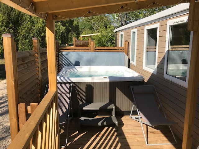 Campasun : location Mobil Home Vaucluse Terrasse Avec Jacuzzi