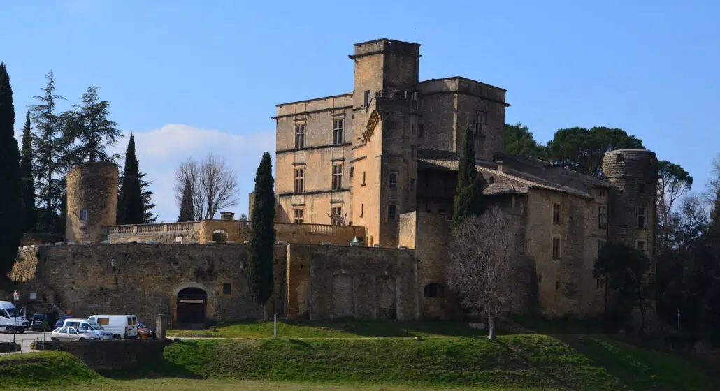 CAMPASUN - Chateau de Lourmarin