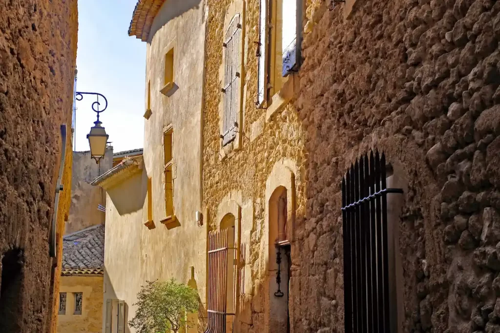 The narrow streets of Lourmarin