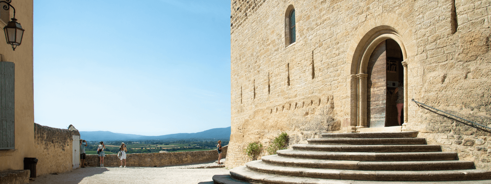 CAMPASUN - Découvrez le Château d’Ansouis et ses environs