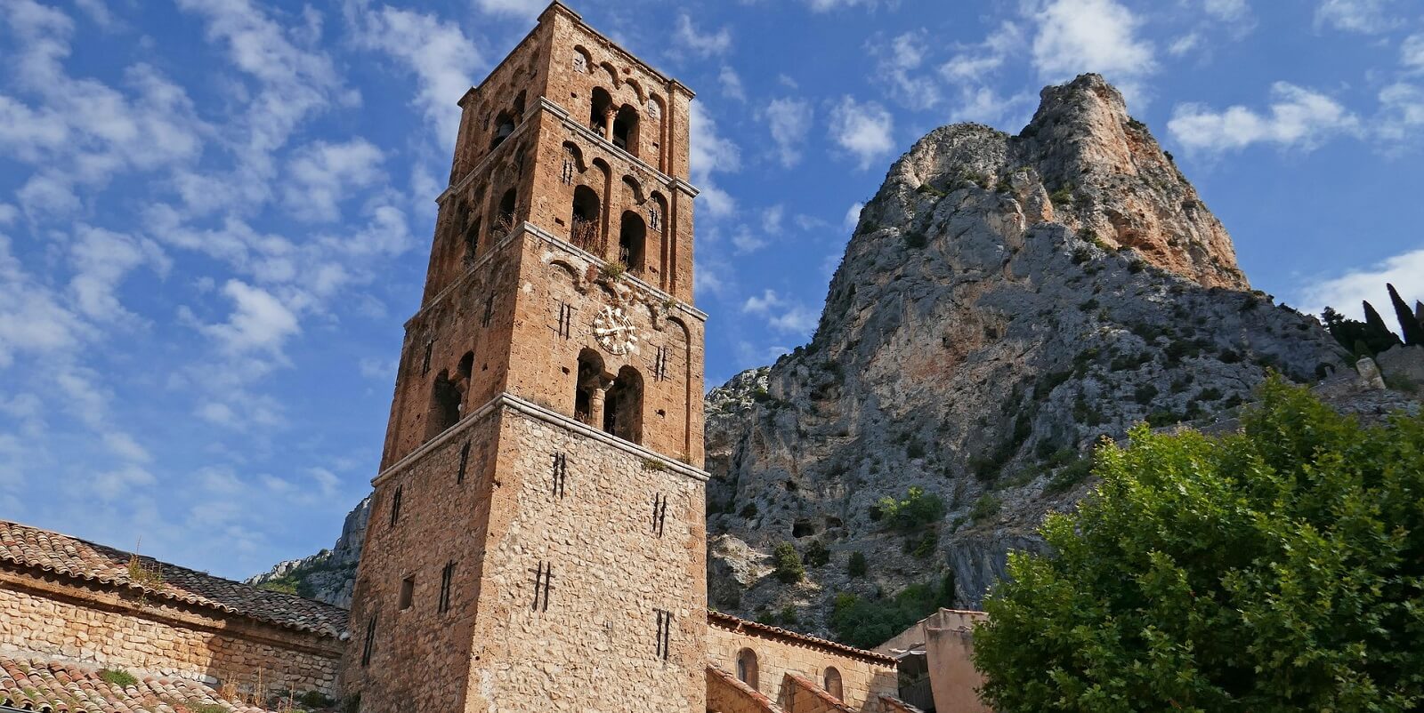CAMPASUN - Visiter l’église Notre-Dame de l’Assomption à Moustiers
