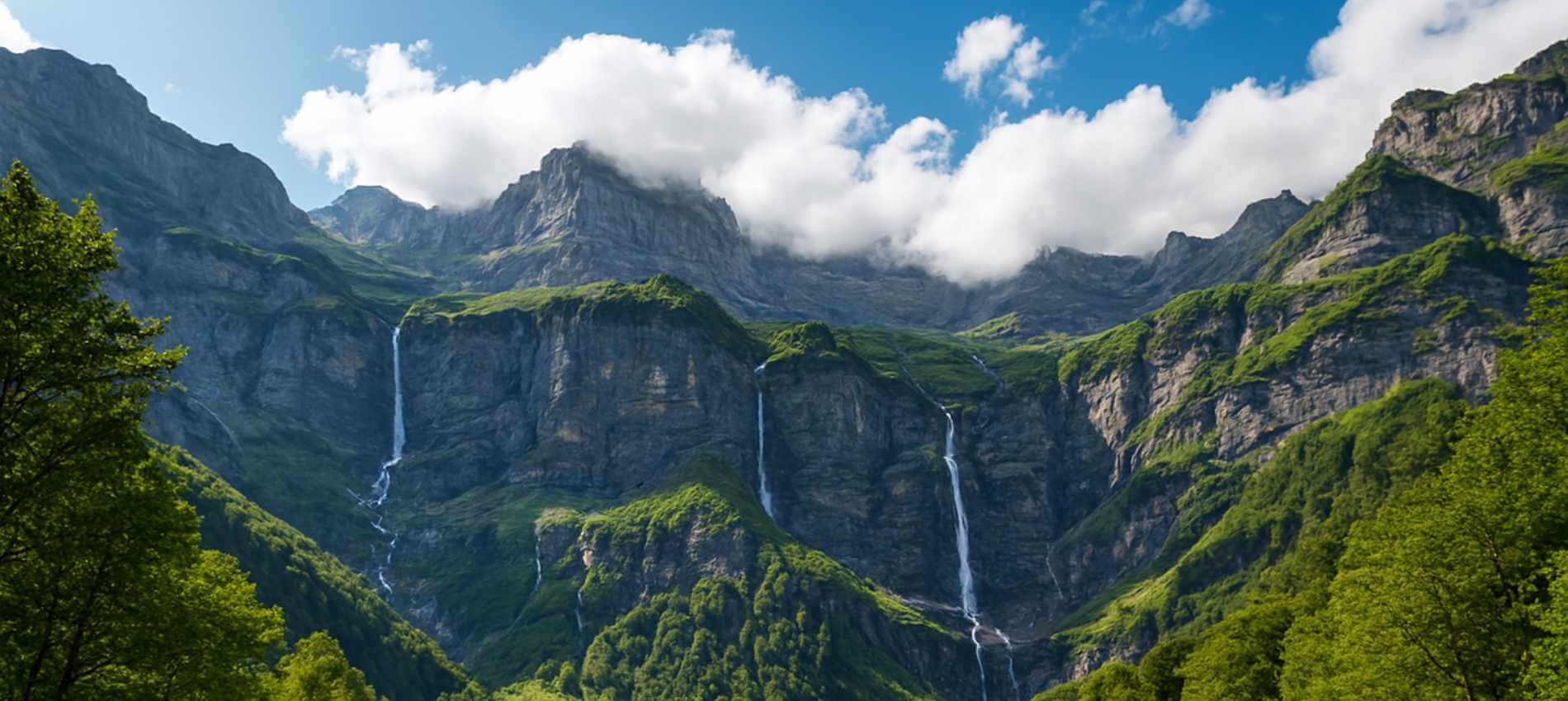 CAMPASUN - Cirque du Fer-à-Cheval : randonnées estivales, activités hivernales et paysages