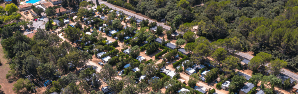 Campasun : Camping Les Hautes Prairies à Lourmarin Dans Le Luberon En Provence