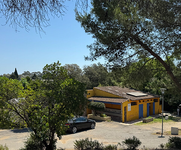 Campasun : Sanitaires Collectifs Camping Les Lauriers Roses Dans Le Var